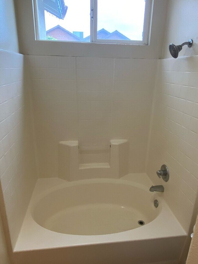 Building Photo - 1920 Fern Dr