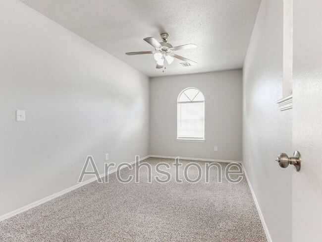 Building Photo - 4501 Meadowvale Dr