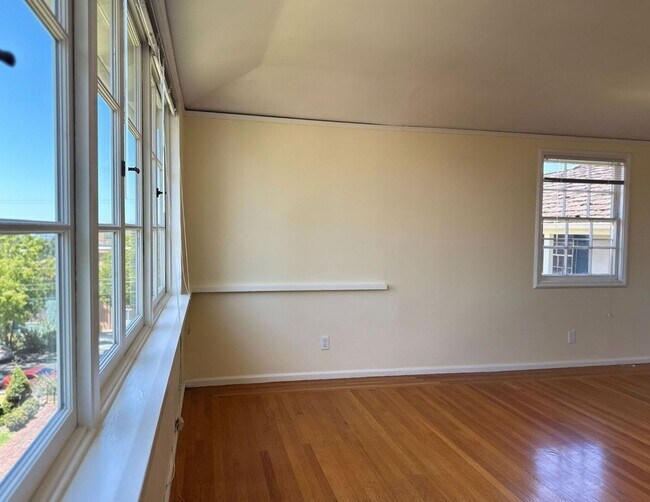 Building Photo - This is a Berkeley Lifestyle. | 3BR | 1.5BA | 1,450 SF | Just Steps from Campus