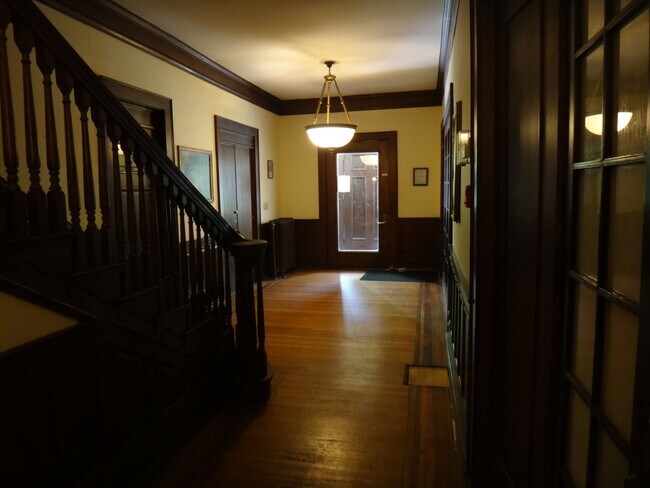 Building Photo - Mansion Studio w/original 1902 bath - sepa...