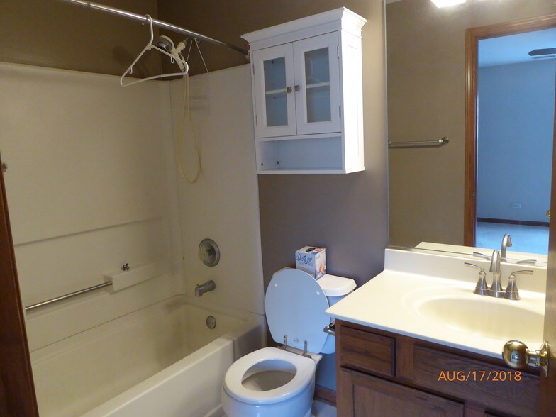 Building Photo - 2924 Stonewater Dr