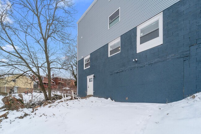 Building Photo - 2616 Shawhan Ave