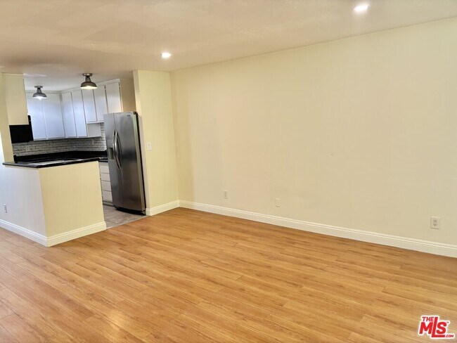 Building Photo - 6526 Ocean Crest Dr