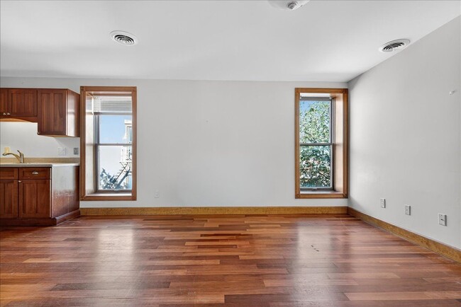 Building Photo - 432 Broadway