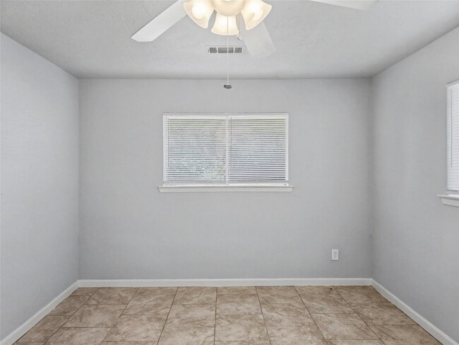 Building Photo - 9119 Glenbury Dr