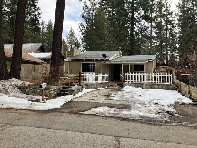 Building Photo - *LONG TERM RENTAL*