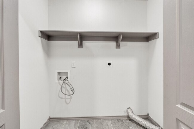 Building Photo - 204 Welland Dr