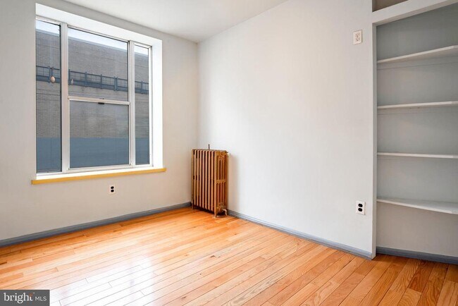 Building Photo - 1327 Snyder Ave