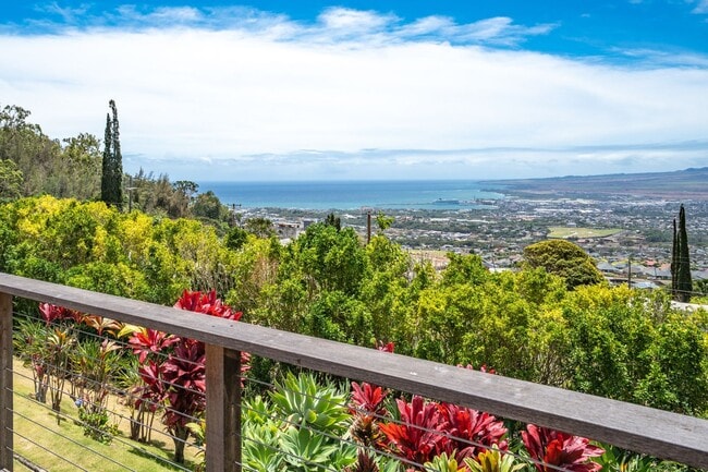 Building Photo - Beautiful Custom Built Home in Wailuku Heights, 2 Bed/3 Bath with Flex Room, Magnificent Ocean/Mo...