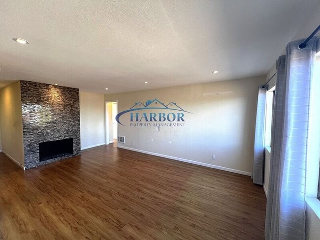 Building Photo - 1166 W 22nd St