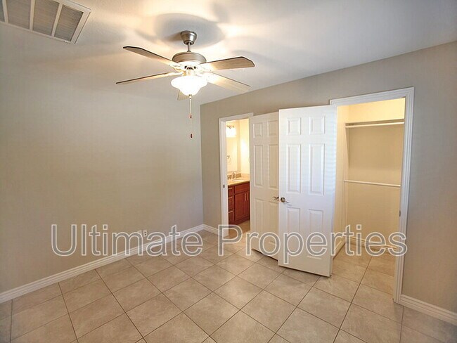 Building Photo - 1003 W Howe St