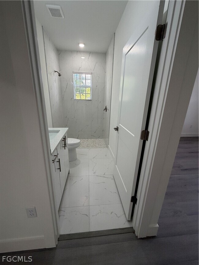 Building Photo - 721 Ivan Ave S