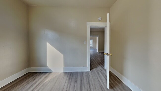 Building Photo - 718 S Yakima Ave