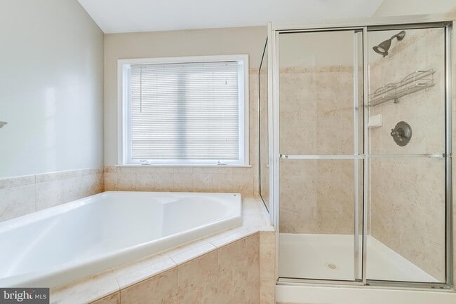 Building Photo - 22072 Avonworth Square