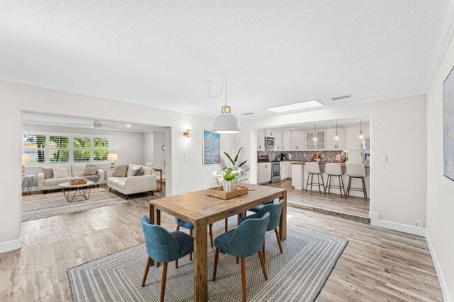 Building Photo - 1109 Seminole Dr