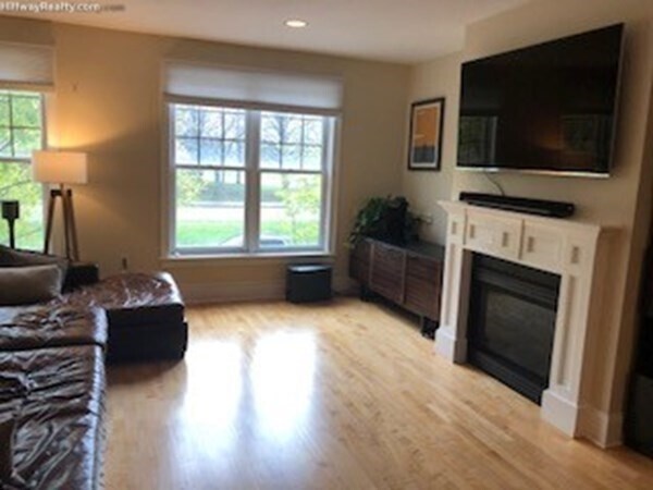 Building Photo - 1305 Columbia Rd