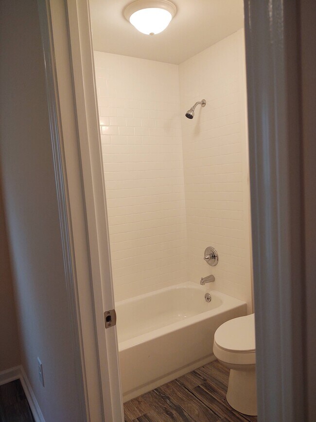 Cultured marble tub surrounds - 230 E Meadowlake Pky
