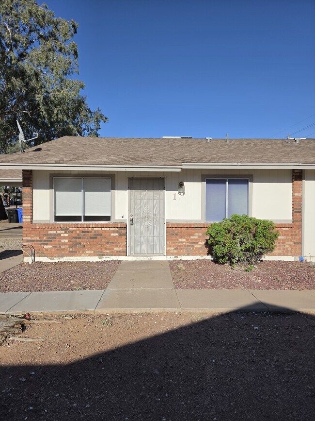 Building Photo - 4735 E Caballero St