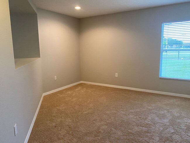 Building Photo - Quaint 3/2 Home with a Beautiful Covered F...