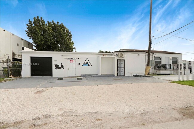 Primary Photo - 3705 NW 35th Ave