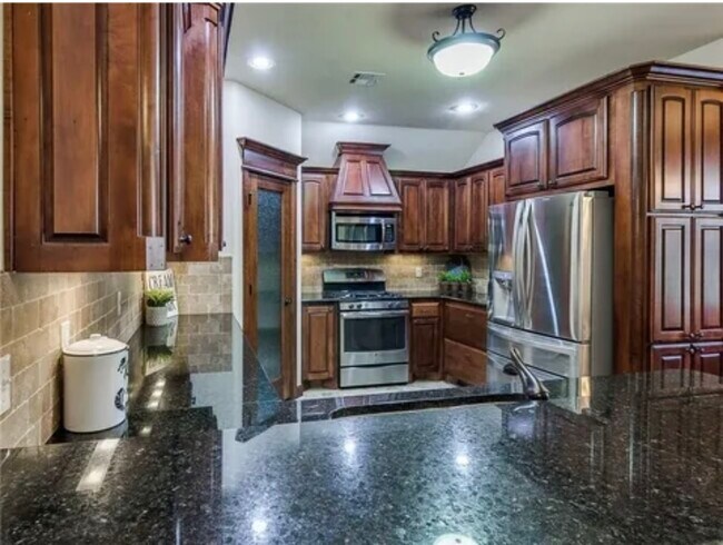 Building Photo - 8713 Mercato St