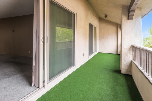 Building Photo - 2522 Clairemont Dr