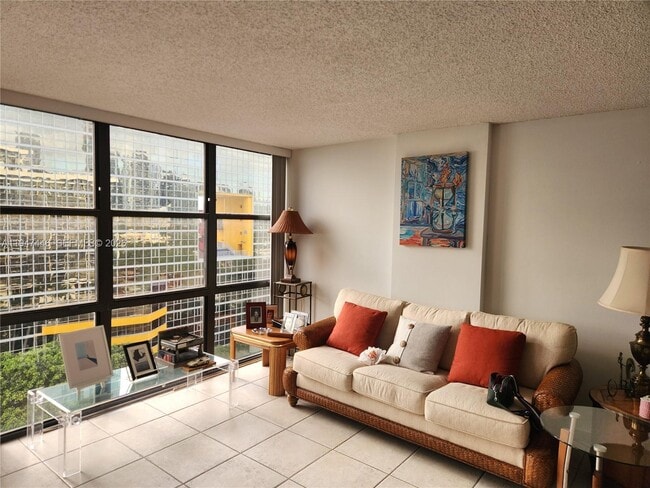 Building Photo - 1925 Brickell Ave