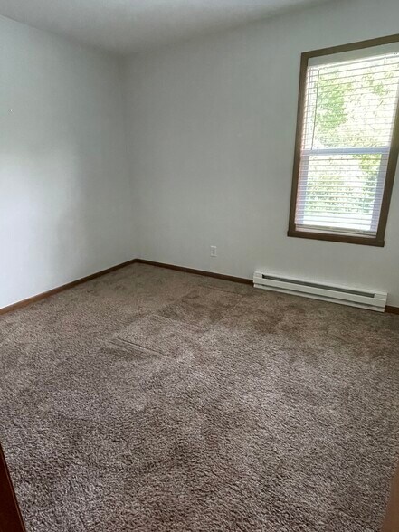 Second bedroom - 4083 Applewood Ln