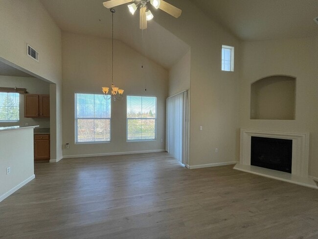 Building Photo - Vessona: Desirable Gated Community: 2bdrm 2bath with Loft!