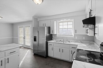 Building Photo - 3 Bedroom Pet Friendly Home For Rent in St. B Area!