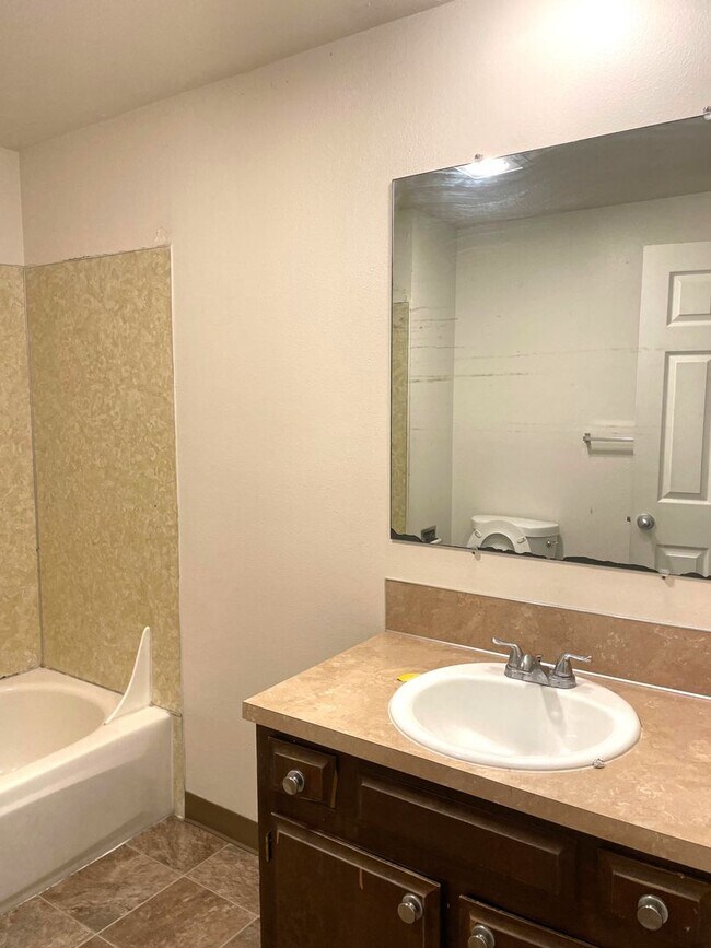 Building Photo - 4932-4942 Elkhorn Ct SE Salem, OR 97317