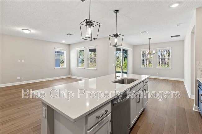 Building Photo - 1229 Pampus Dr