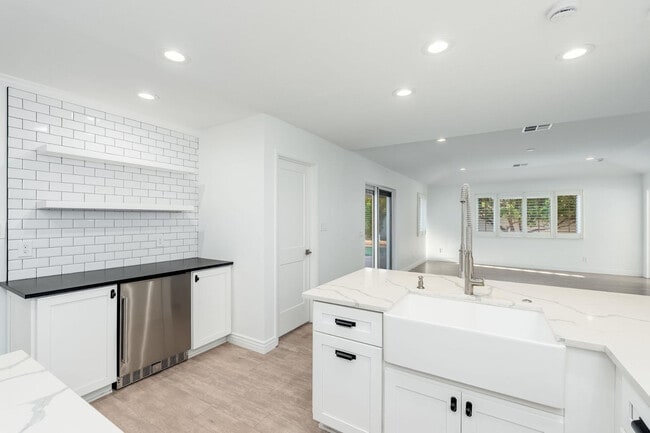 Building Photo - 6709 E Monterosa St