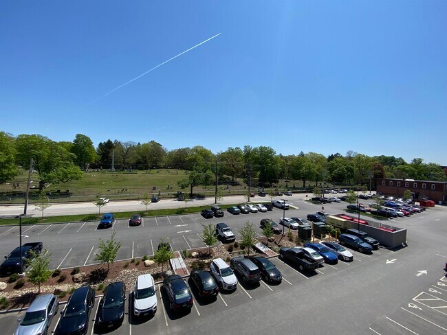 Building Photo - 409 Elm St