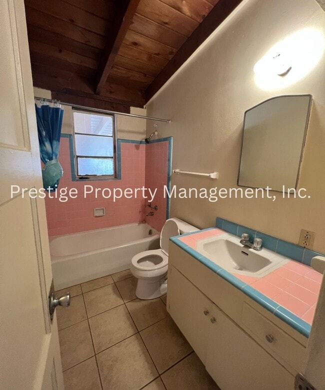 Building Photo - 1348