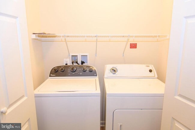 Building Photo - 23548 Hopewell Manor Terrace