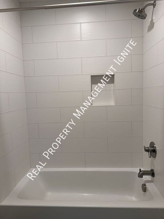 Building Photo - 2242 NW Reserve Camp Ct