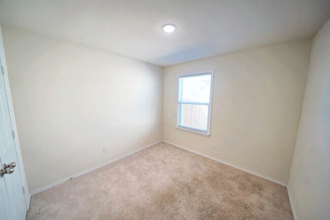 Building Photo - Stylish Move-In Ready Home in Rosillo Ranch, San Antonio, TX - Realtor Commission: $400