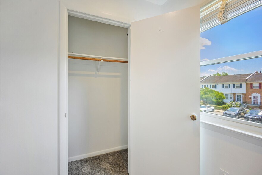Building Photo - 3019 Sunset Ln