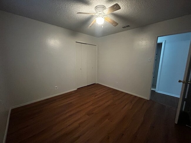 Building Photo - 2716 Sibley Dr