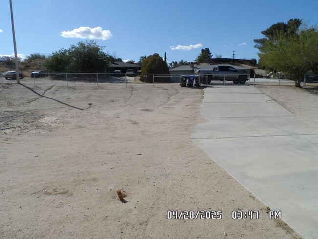Building Photo - 3 Bedrooms, 2 Bathroom, Large Fully Fenced...
