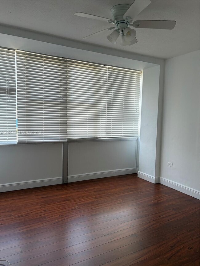 Building Photo - 7545 E Treasure Dr