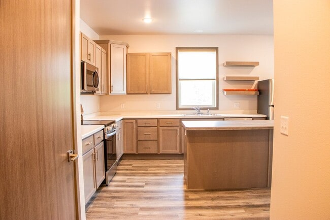 Building Photo - Corner 1 Bed off of Golf Road!