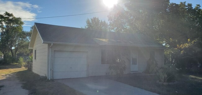 Primary Photo - 5044 N Salina St