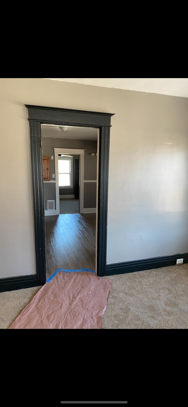 Building Photo - 857 N Goodman St