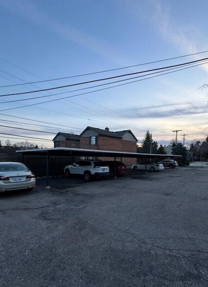 Building Photo - 510 Montrose Ave