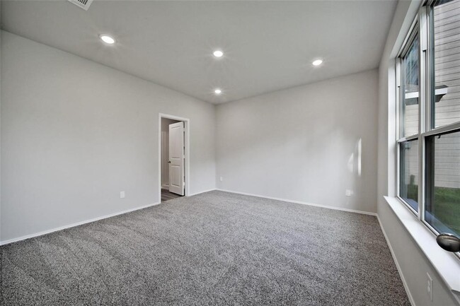 Building Photo - 507 Navajo Dr