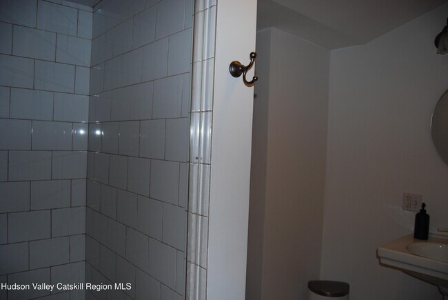 Building Photo - 7 Harmon Heights Rd