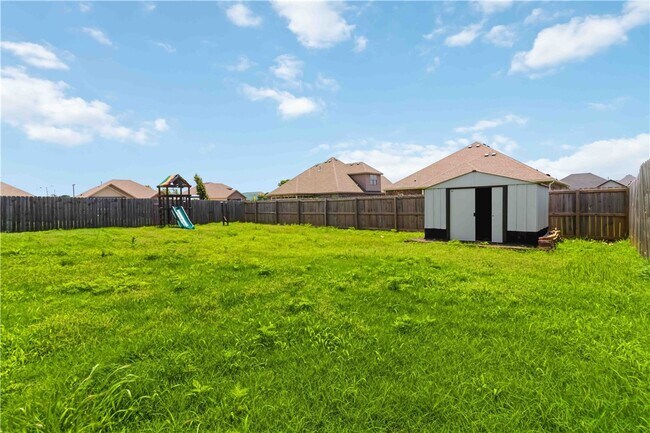 Building Photo - 931 E Skyline Lp