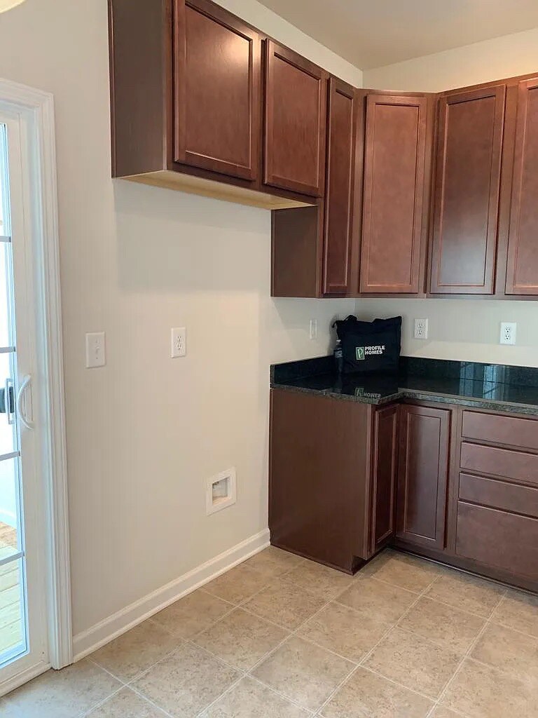 Building Photo - Room in Townhome on Revolutionary Trail